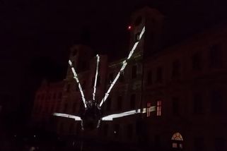 Hradec přivítal Nový rok videomappingem, příznivci ohňostroje se hned hřmotně ozvali - Novinky