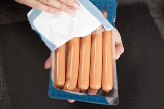 Nejhorší párky z českých supermarketů. Češi je kupují dětem každý týden a nemají tušení, co je uvnitř