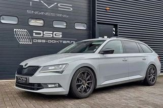 Nejvýkonnější Škoda Superb na světě? Vypadá nenápadně, ale může prohánět supersporty. A zrovna je na prodej - Garáž.cz