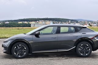 Tesla dostala lekci. Nejspolehlivější baterie mají Kia a Hyundai