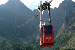 Vysoké Tatry jsou jen pro nejbohatší. Za lanovku na Lomničák zaplatí rodina skoro 9 000 korun - Médium.cz