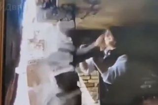 Ruské školačky bušily cihlou do zchátralé zdi, spadl jim na hlavu strop a zemřely - Novinky