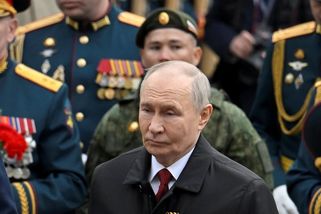 Putin záměrně neukázal největší sílu, popsal Just "intimní přehlídku" v Moskvě