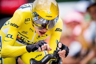 Stín na Tour de France. Pomáhá si Jonas Vingegaard k titulu dopingem?