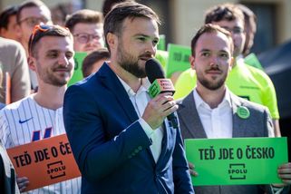 Mám obrovskou chuť změnit to, jak společnost vnímá politiku - Médium.cz