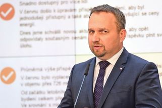 Poslanci odklepli nižší důchody pro komunistické prominenty a dřívější penze pro záchranáře - Novinky