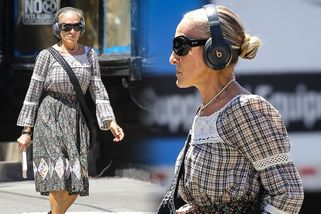 Vypadá jako moje babička! Carrie ze Sexu ve městě to za svůj poslední outfit pořádně schytala. Fanoušci ji brání - Super.cz