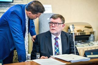 Vláda prohloubila deficity. Přidala sobě, Sněmovně, prezidentovi i Senátu - fintag.cz