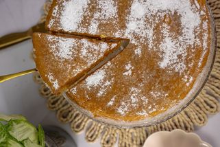 Jednoduchá pudinková buchta je úžasně nadýchaná, voní vanilkou a při jejím pečení se obejdete i bez mouky