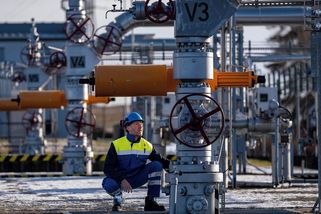 Evropa riskuje zahájení topné sezóny s rekordně nízkými zásobami plynu, straší Moskva - Novinky