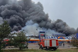 Kyjev zasáhl ruský bombardér a rafinerii, Moskva zabíjela ukrajinské civilisty