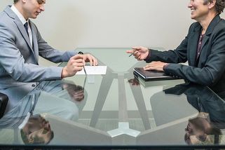 „Nejste na tohle už stará?“ Zeptal se personalista v Karlíně, když jsem si řekla o 65 tisíc - Médium.cz