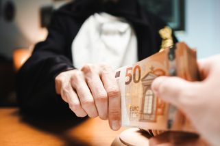 Kdo lže, ten i krade. Babiččina pravda sedí na dnešní majetková přiznání politiků ANO