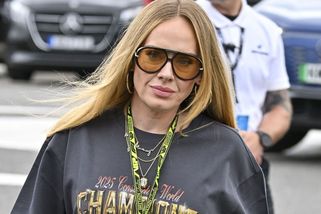 Co se to stalo s jejím obličejem? Zpěvačka Adele výjimečně ve společnosti: Fanoušci měli problém ji poznat - Super.cz