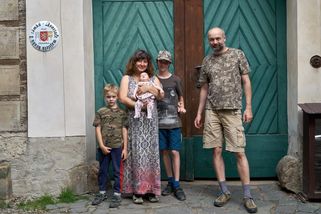 Oblíbené kantorce z Plzně praskla céva v mozku. Péče o tři děti spadla na manžela - Novinky