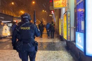 Policisté se samopaly zasahovali na I. P. Pavlova. Muž hrozil maketou granátu - Novinky