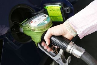 Maximální ceny pohonných hmot opět klesnou - Novinky