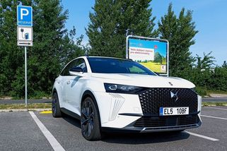 EU schválila drsný zákon týkající se elektromobilů. Začne platit za tři roky