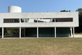 Le Corbusier a jeho vila Savoye je svatým grálem architektury 20. století - Médium.cz