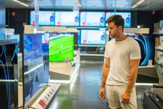 Levná vs. drahá televize v roce 2026: Samsung stojí 2× tolik co TCL. Odhalujeme, za co si ve skutečnosti připlácíte