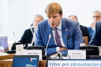 Až 4 hodiny na sítích a zábavné aplikace: Tajný audit u Vojtěcha vyvolal přestřelku s opozicí