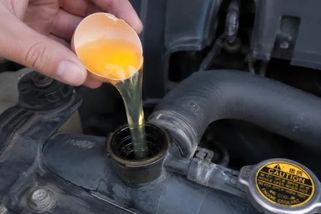 Starší motoristé radí, abyste do auta nalili vejce. Může pomoci se závadou chlazení