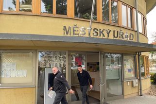 Úředníci doma, platby jen v hotovosti. Hackerský útok sužuje město u Brna - Seznam Zprávy