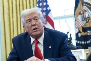 USA zavedly 50procentní clo na kanadský dovoz. Kanada plánuje reagovat stejně vysokými poplatky