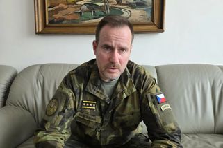 Šéf české armády Řehka se podruhé žení. Bere si poslankyni STAN