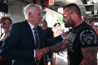 Bizarní setkání Sládka s Vémolou: Bývalý politik se Terminátora nemohl nabažit