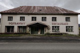 Soudce dražil hotel po dlužníkovi. Získala ho jeho dcera a rodina dalšího kolegy - Seznam Zprávy