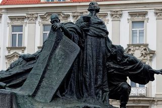 Hus nezemřel v Kostnici za pravdu a kritiku církve, ale za svoje radikální názory - Médium.cz