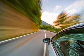 Deset věcí, které i jako zkušený řidič děláte pořád špatně. A ohrožujete tím nejen sebe, ale i ostatní - Garáž.cz