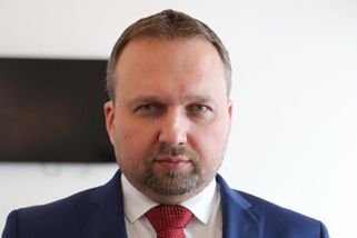 Mladík se postavil před Jurečku a řekl mu do očí, jak se žije Čechům. Ministr ani nedutal