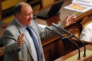 Kandidáti do rady ČT a ČRo: Jandák, hledačka pravdy z Parlamentních listů nebo bývalá poslankyně - Novinky