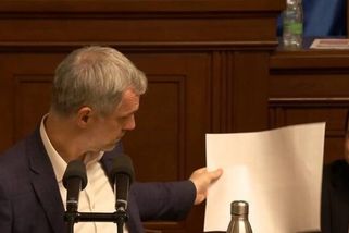 Hřib donesl Macinkovi čtení o Babišovi. Pane ministře, podívejte se na tu ostudu