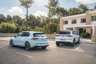 VW Golf a T-Roc s novým hybridním pohonem. Známe české ceny, parametry i kolik uspoří paliva