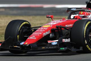 FORMULE ONLINE: Šok pro Mercedes, Antonelli má deset kol před cílem technické potíže a musel k opravě do boxů - Sport.cz