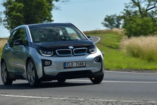 Už žádné tankování! Ojeté elektromobily do 300 000 Kč odvedou spoustu práce a nepotrápí problémy - Garáž.cz
