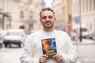 Spisovatel Robert Bryndza: Na Slovensku jsme s manželem našli domov a jsme tam šťastní - Novinky