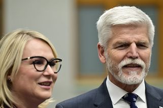 Prezident podepsal náborový příspěvek do armády až milion korun - Novinky