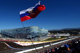FIA zrušila omezení týkající se účasti ruských a běloruských jezdců v šampionátech. Nevadí ani ruská vlajka a hymna
