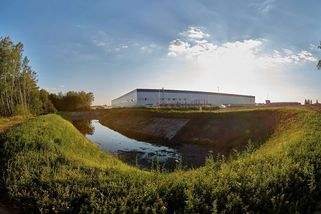 Pro Amazon zajišťuje v Česku obří sklad. Dostal na něj rekordní úvěr - Seznam Zprávy