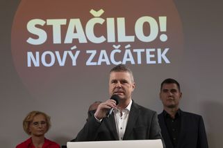 Šéf komunistů zkouší starý trik, že máme být moste...
