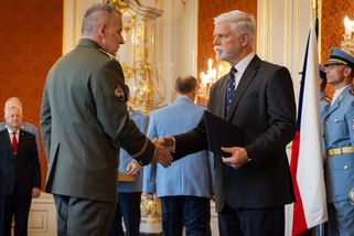 Babišův nátlak selhal. Pavel v úterý odletí do Ankary a ustupovat nebude