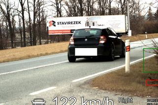 Špatný den si cizinec kompenzoval rychlou jízdou, na padesátce jel 122 kilometrů v hodině - Novinky