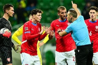 Češi se zlobí kvůli penaltě. Neměl jsem ruku od těla, dušuje se Krejčí - Sport.cz