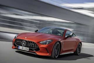 Může řídit ve formuli 1, ale svůj Mercedes-AMG ne - Novinky