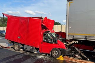 Tragická nehoda zablokovala Pražský okruh. Řidič dodávky zemřel po nárazu do stojícího kamionu - Novinky