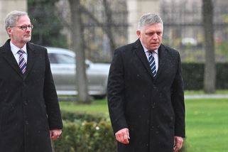 Nepřátelská a nezdvořilá Ficova návštěva v Praze, komentuje slovenský list - Novinky